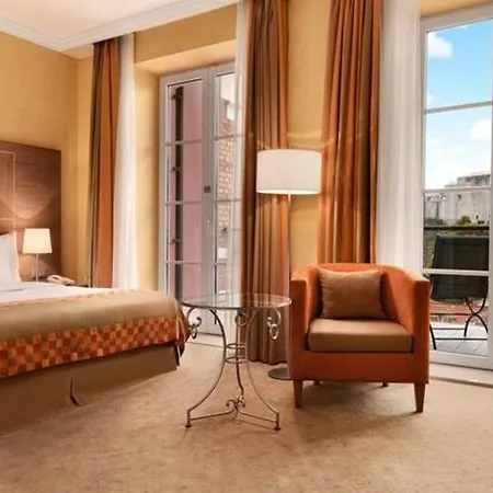 מלון Hilton Imperial